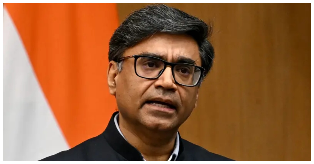 বিমান দুর্ঘটনার পর থেকেই ঢাকার সঙ্গে নিয়মিত যোগাযোগ রাখছেন ভারতের পররাষ্ট্র সচিব বিক্রম মিশ্রি। ছবি: বিবিসি